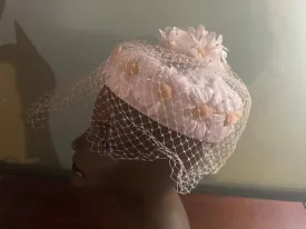 Vintage 60's daisy pillbox hat with net